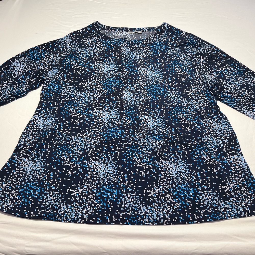 Women's Blue and White Patterned Top